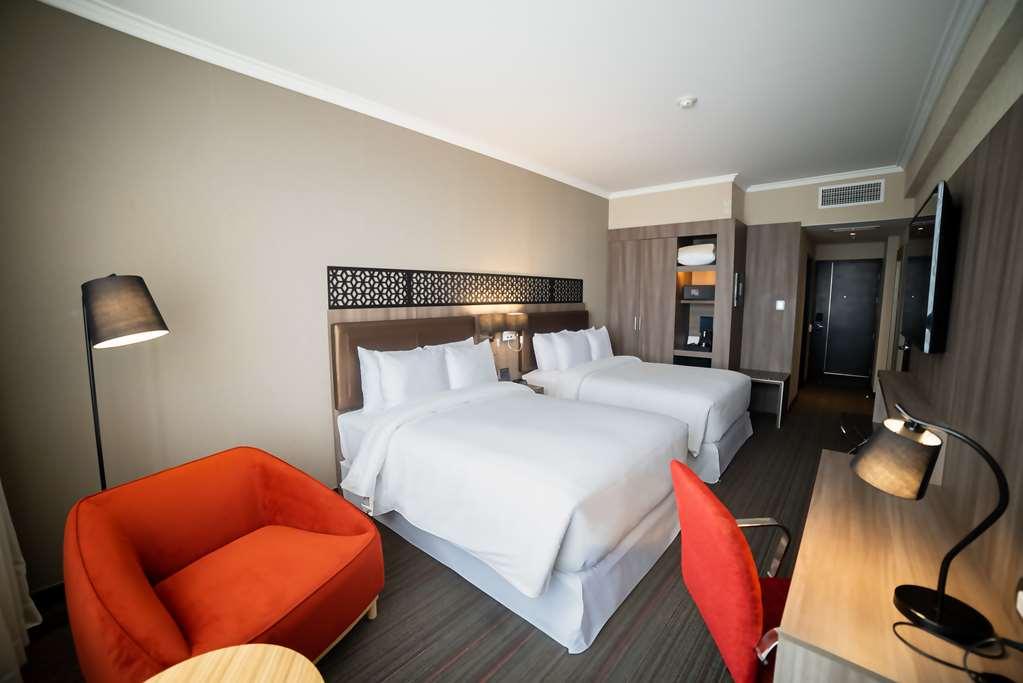 Doubletree By Hilton Trujillo Hotel Encalada Стая снимка
