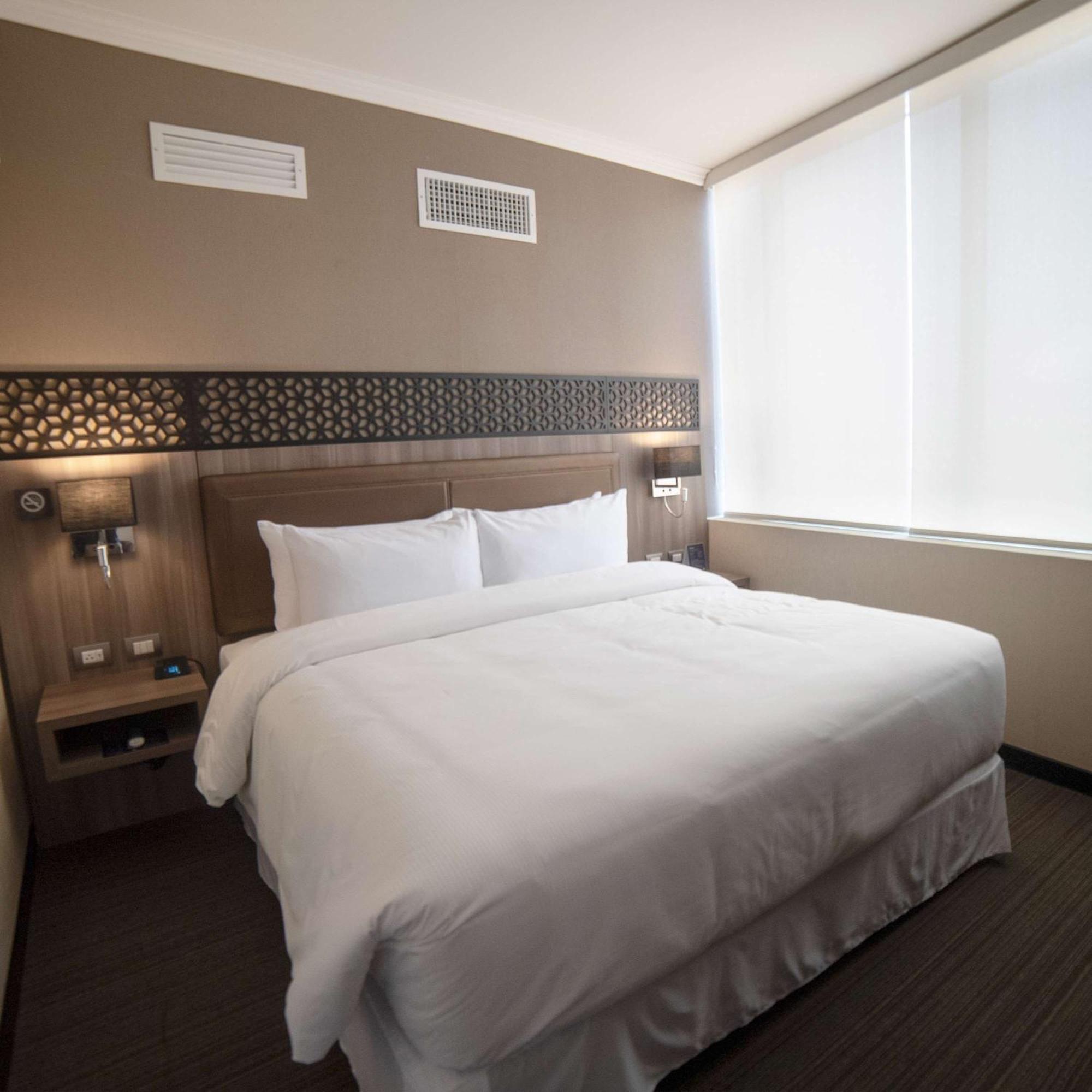 Doubletree By Hilton Trujillo Hotel Encalada Екстериор снимка