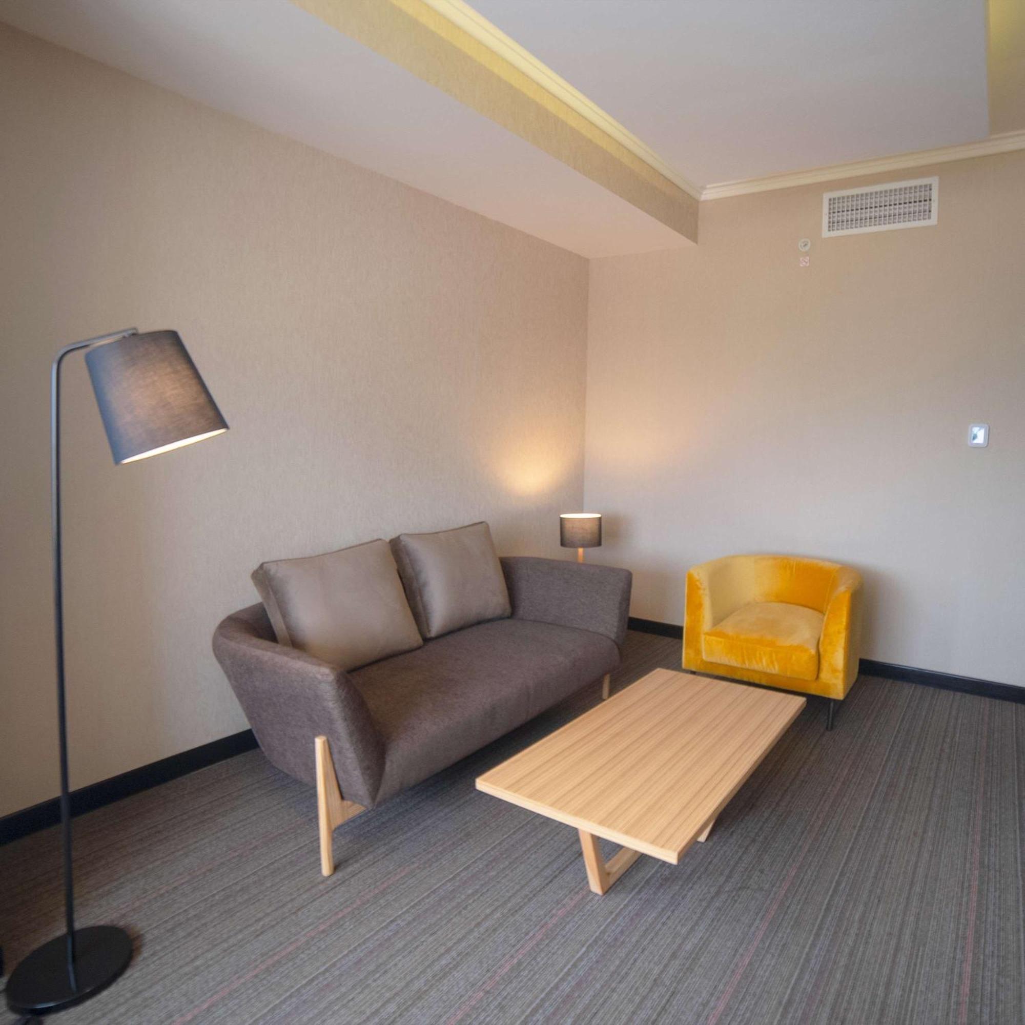 Doubletree By Hilton Trujillo Hotel Encalada Екстериор снимка