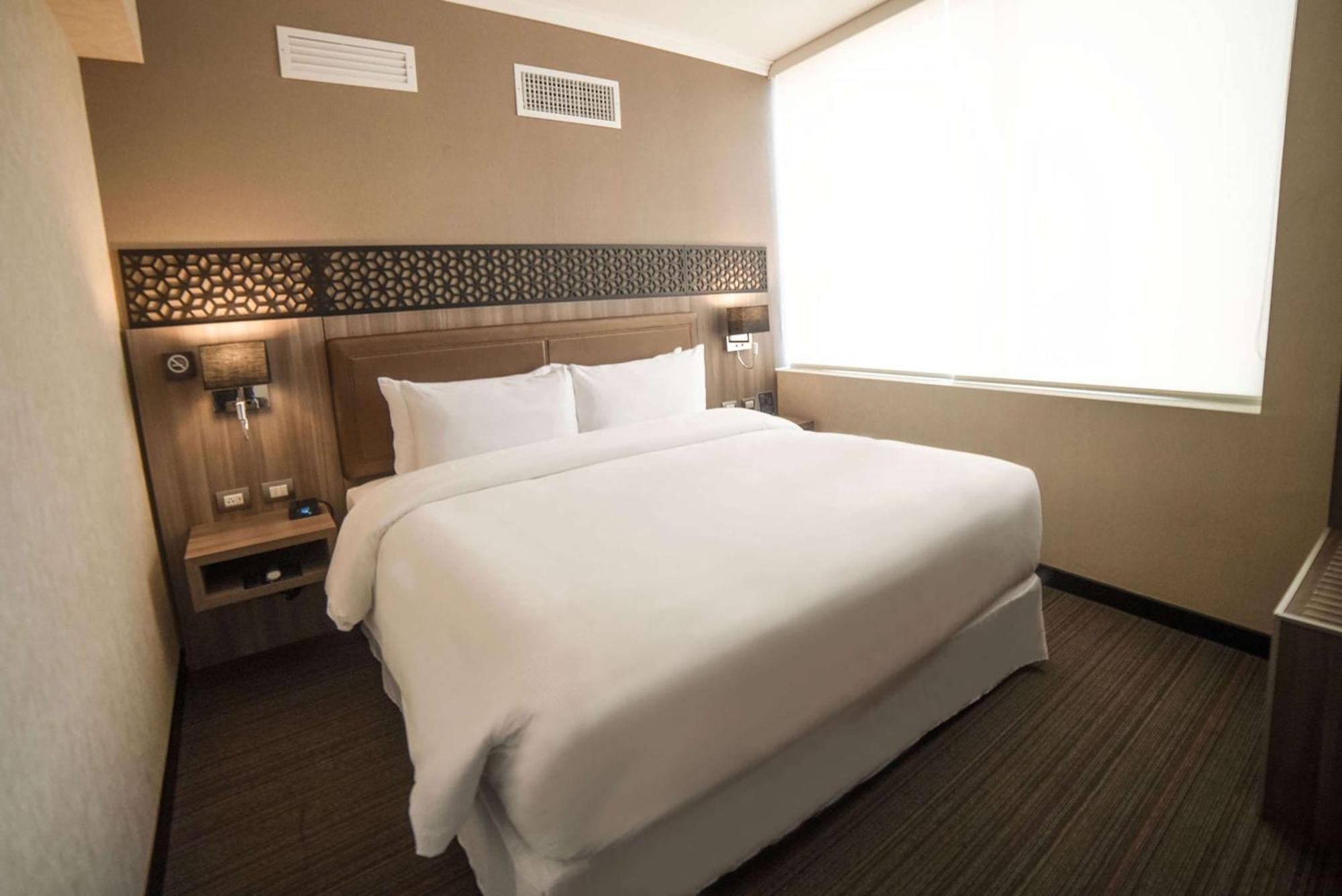 Doubletree By Hilton Trujillo Hotel Encalada Екстериор снимка