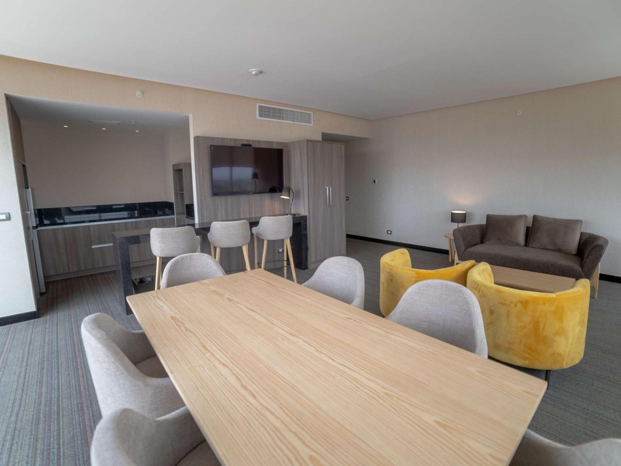 Doubletree By Hilton Trujillo Hotel Encalada Екстериор снимка