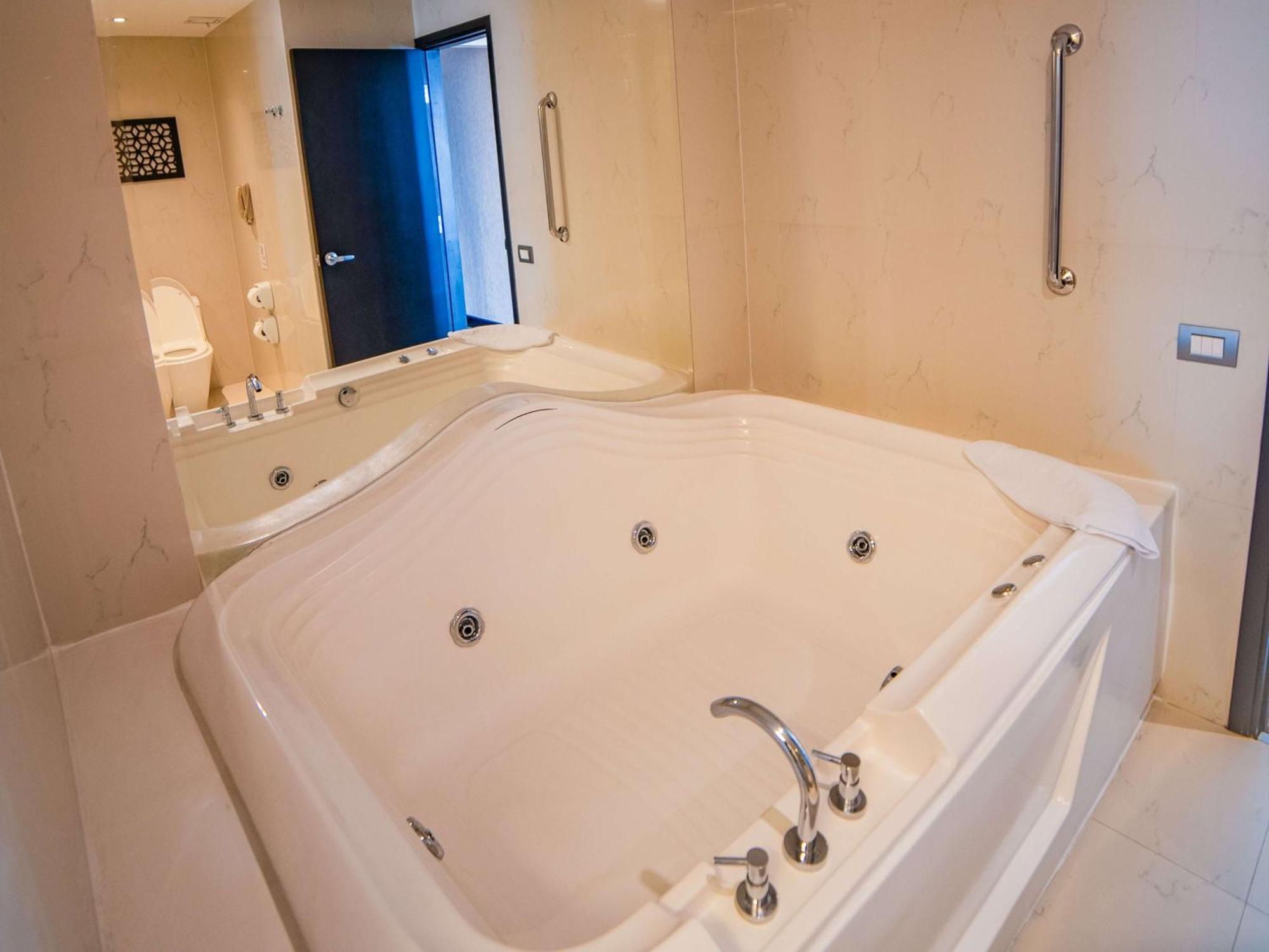 Doubletree By Hilton Trujillo Hotel Encalada Екстериор снимка