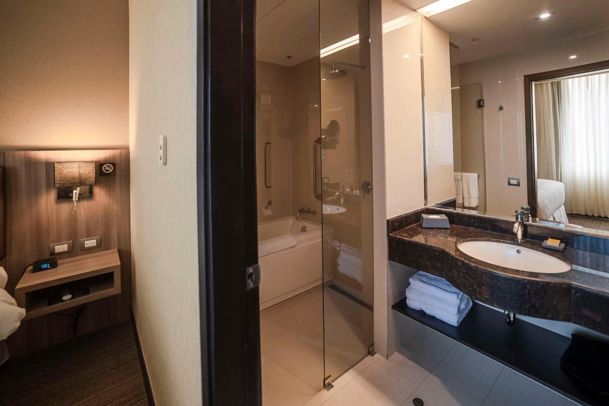 Doubletree By Hilton Trujillo Hotel Encalada Екстериор снимка